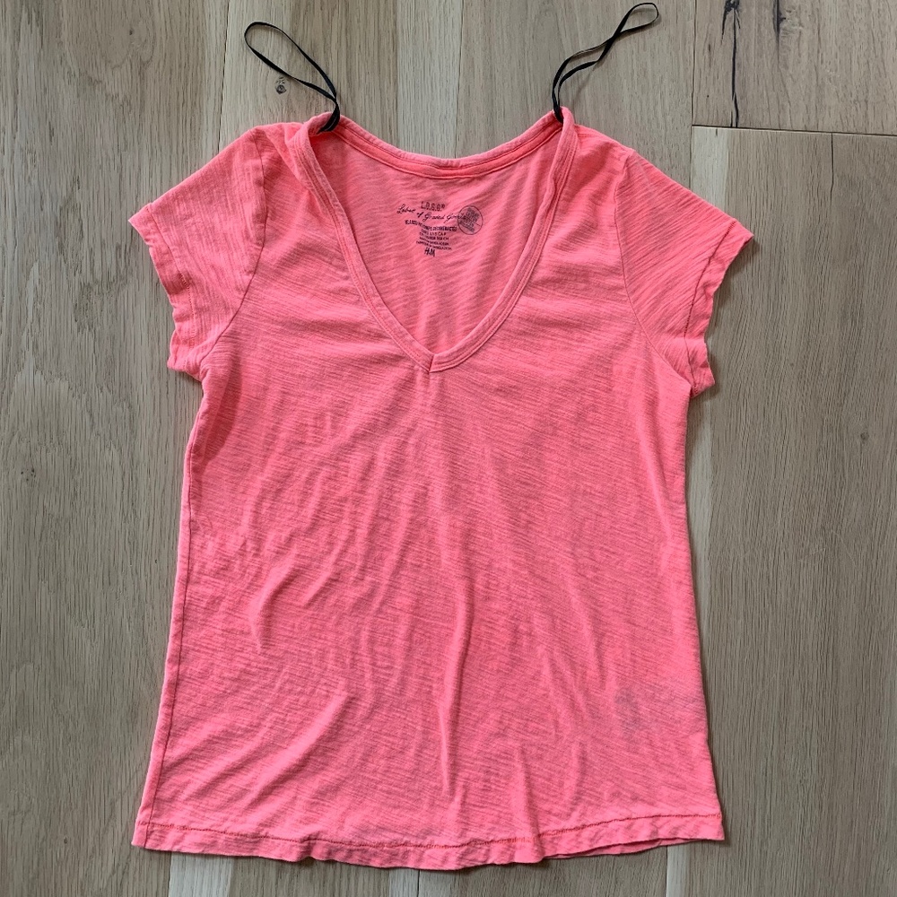 🌼 3/$30 H&M Pink V-neck Tshirt